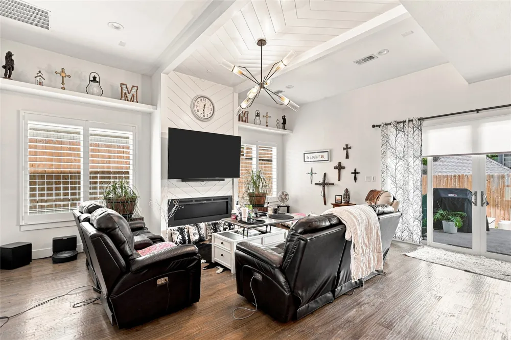 2080 Holt Way Grapevine, TX 76051