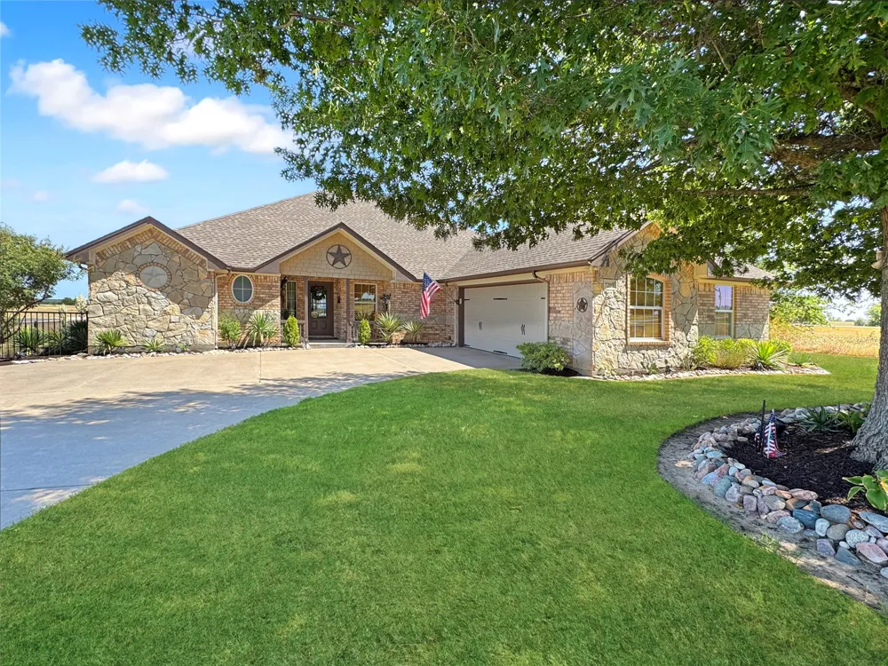 7205 Muirfield Drive Cleburne, TX 76033