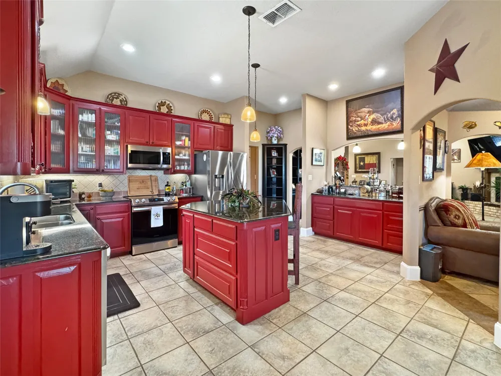 7205 Muirfield Drive Cleburne, TX 76033