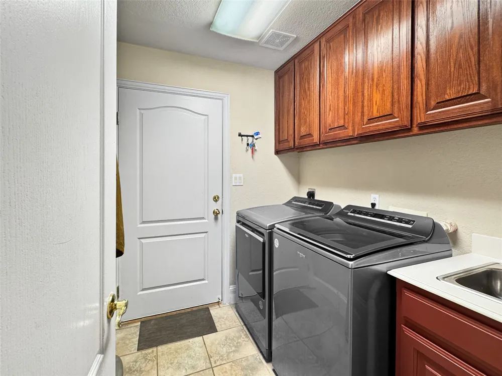 7205 Muirfield Drive Cleburne, TX 76033