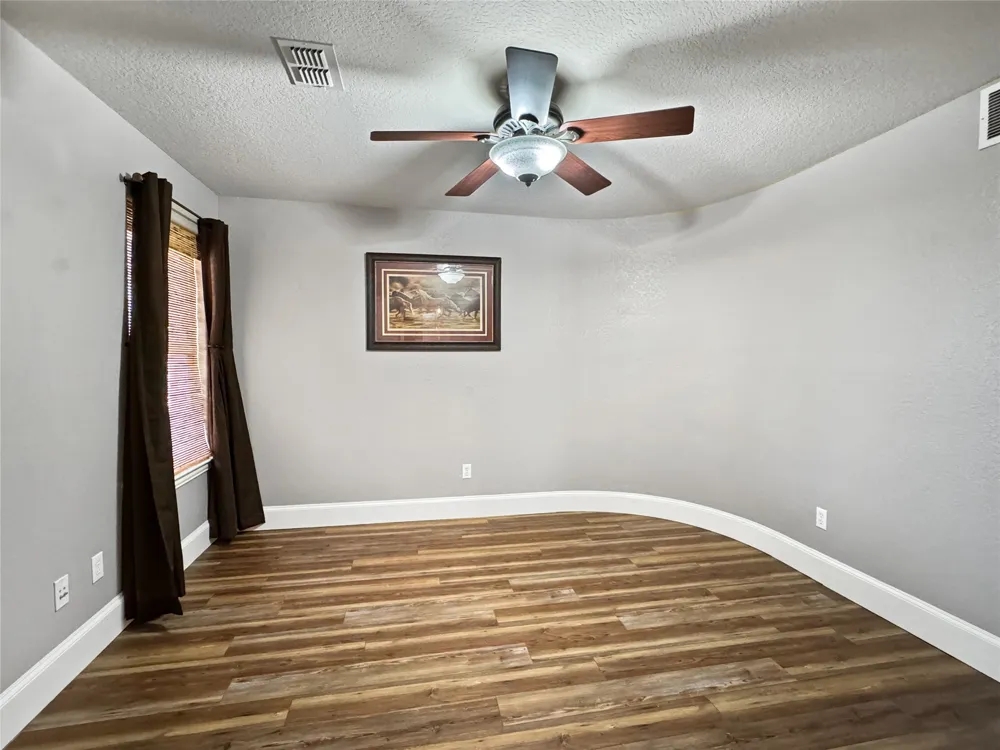 7205 Muirfield Drive Cleburne, TX 76033