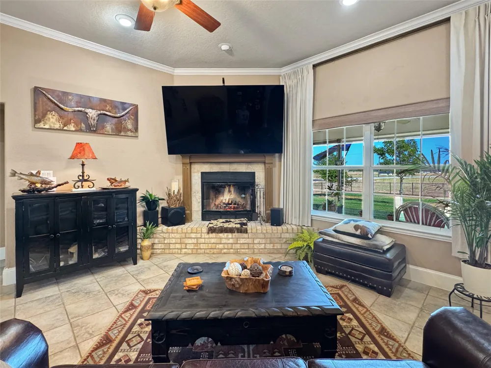 7205 Muirfield Drive Cleburne, TX 76033
