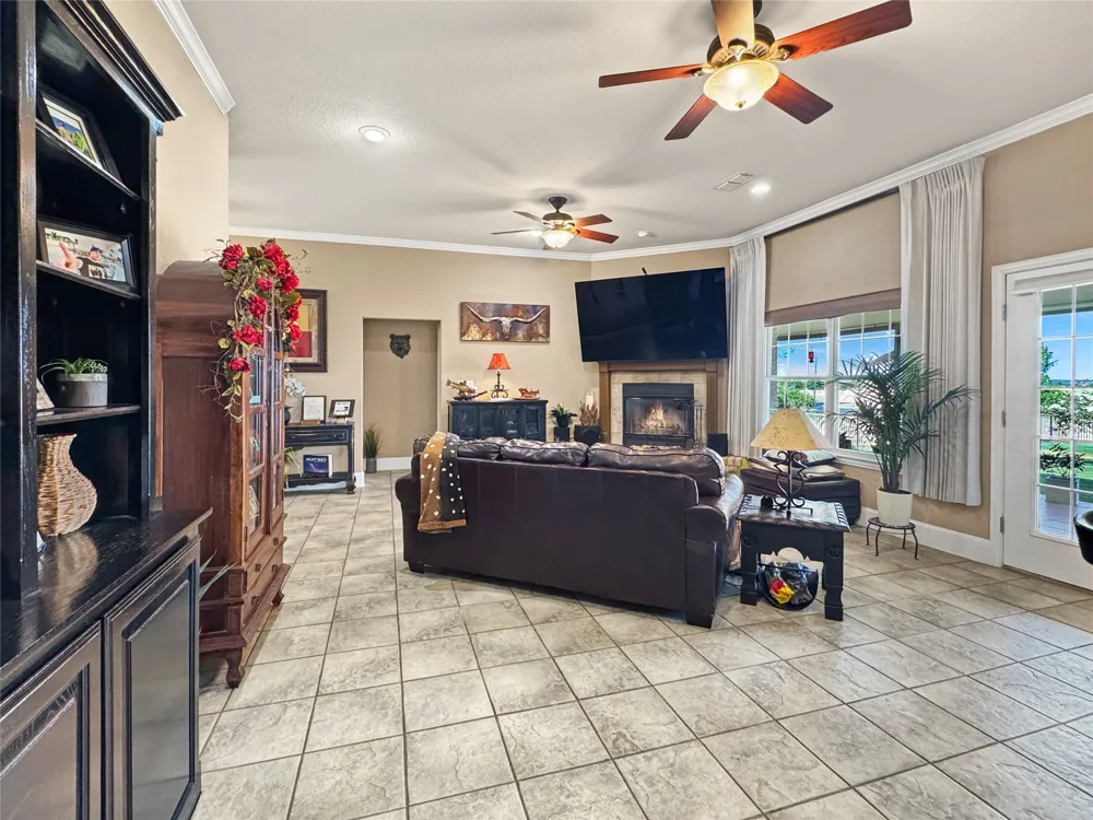 7205 Muirfield Drive Cleburne, TX 76033