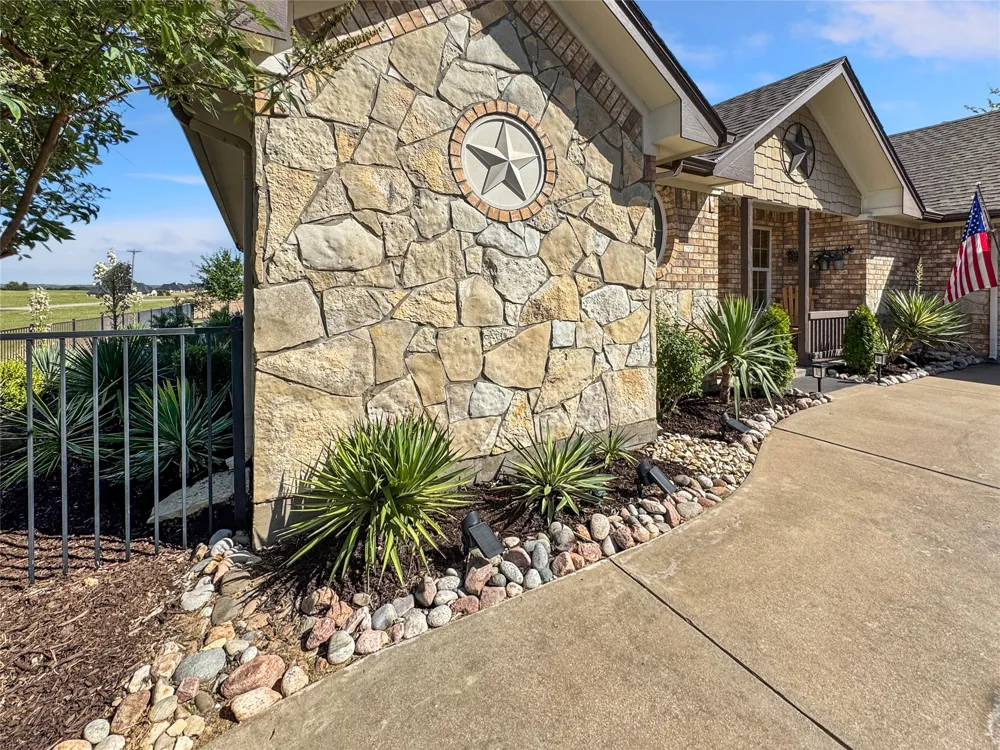7205 Muirfield Drive Cleburne, TX 76033