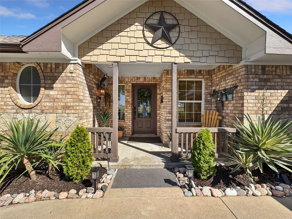 7205 Muirfield Drive Cleburne, TX 76033