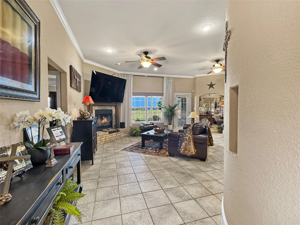 7205 Muirfield Drive Cleburne, TX 76033
