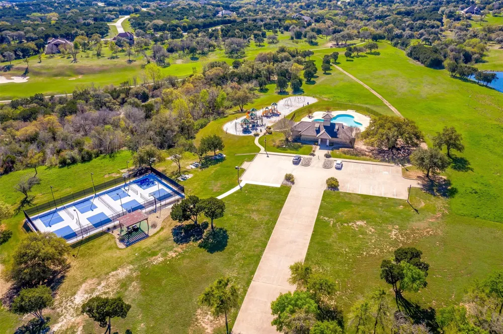 7205 Muirfield Drive Cleburne, TX 76033