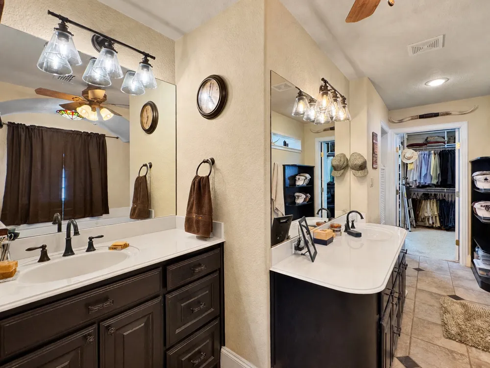 7205 Muirfield Drive Cleburne, TX 76033