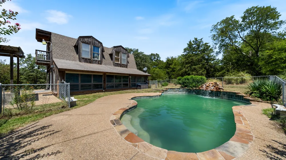 8266 Fm 17 Grand Saline, TX 75140