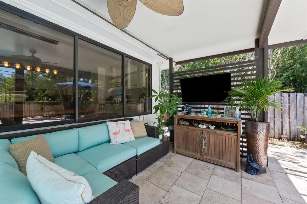 1230 TAYLOR STREET Hollywood, FL 33019