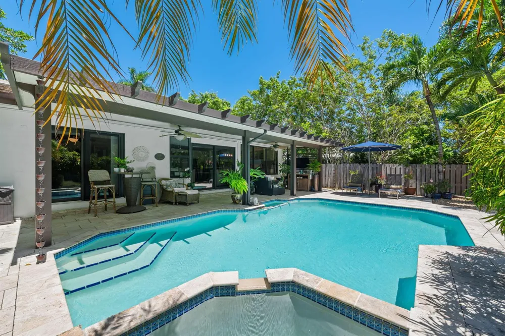 1230 TAYLOR STREET Hollywood, FL 33019
