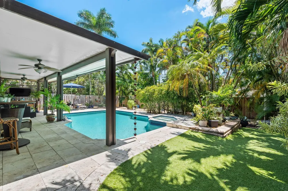 1230 TAYLOR STREET Hollywood, FL 33019