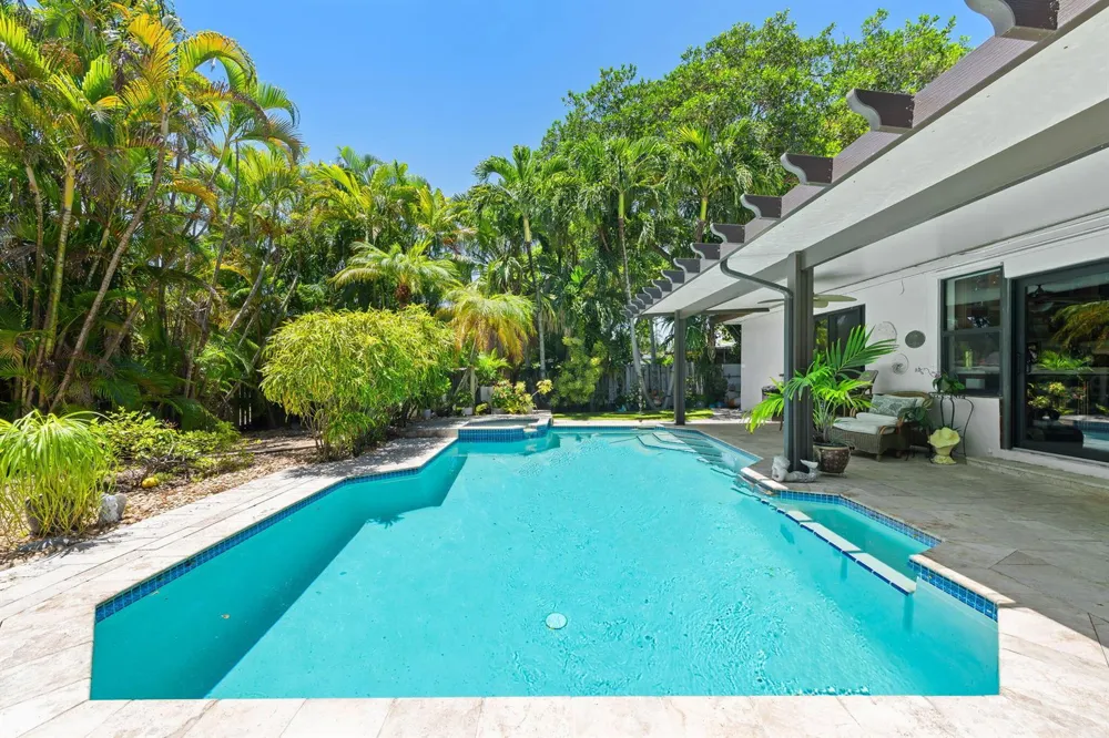 1230 TAYLOR STREET Hollywood, FL 33019