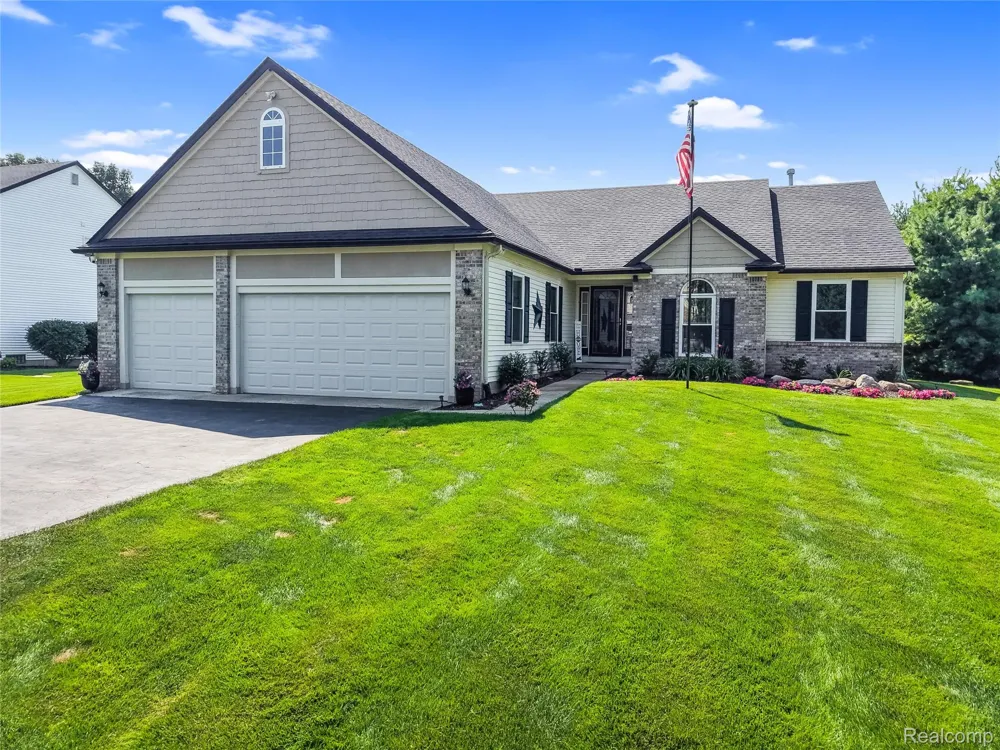 2905 Saddlebrook Court Putnam Township, MI 48169