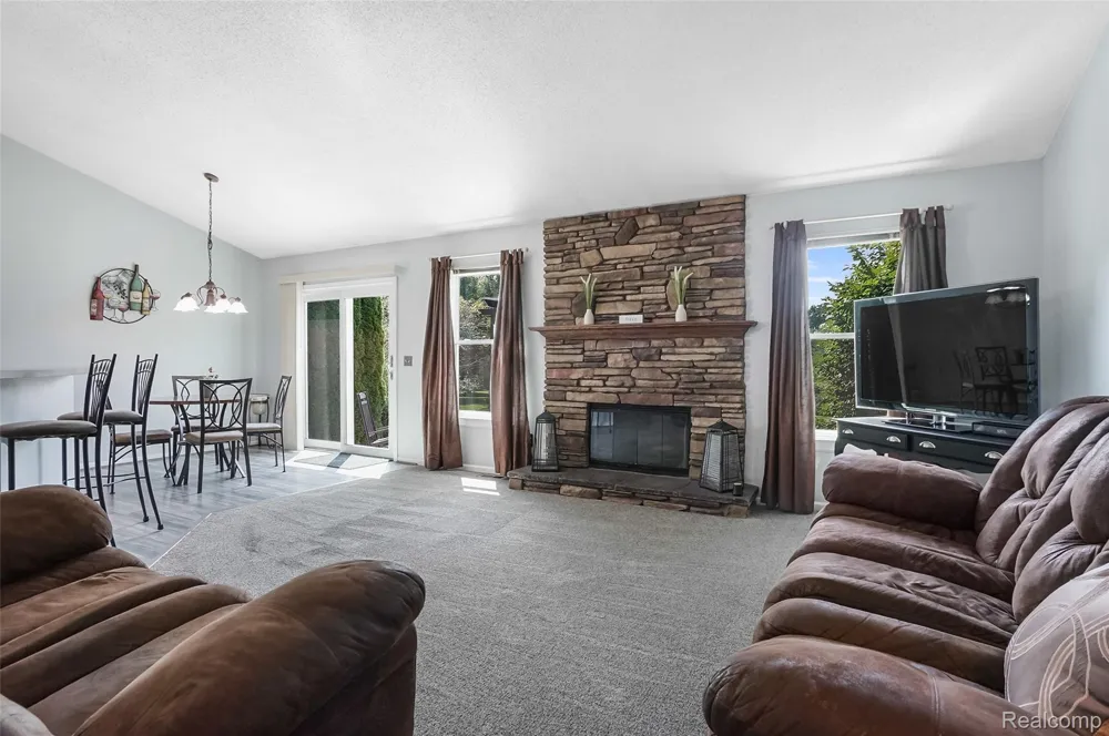 2905 Saddlebrook Court Putnam Township, MI 48169