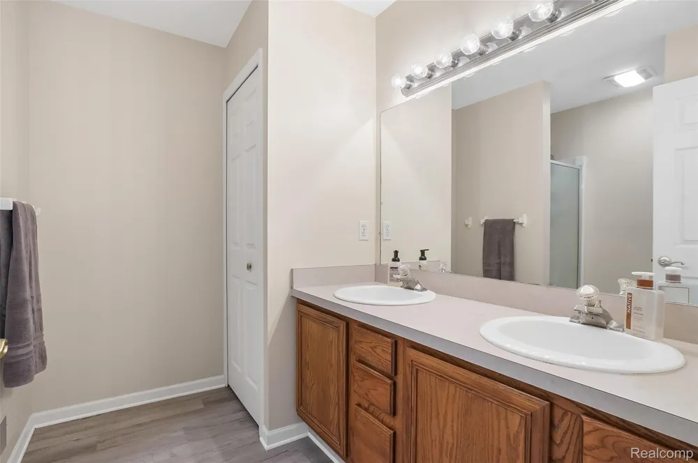2905 Saddlebrook Court Putnam Township, MI 48169