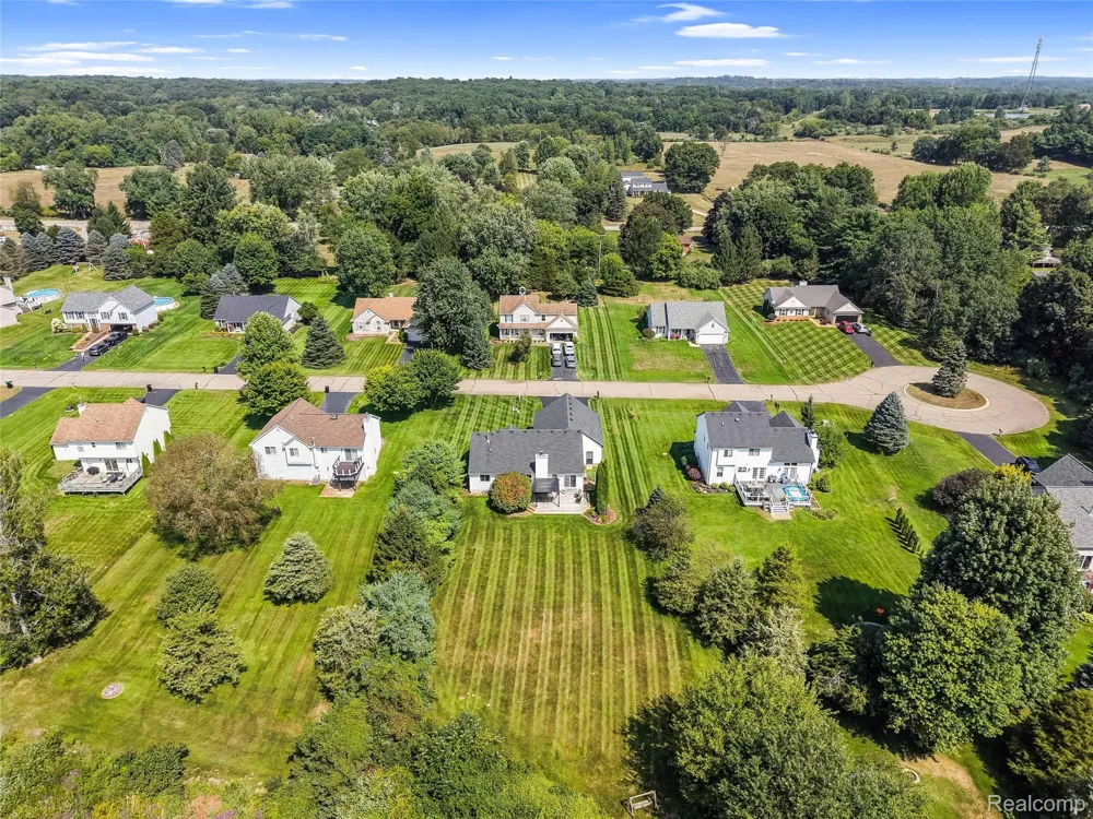 2905 Saddlebrook Court Putnam Township, MI 48169