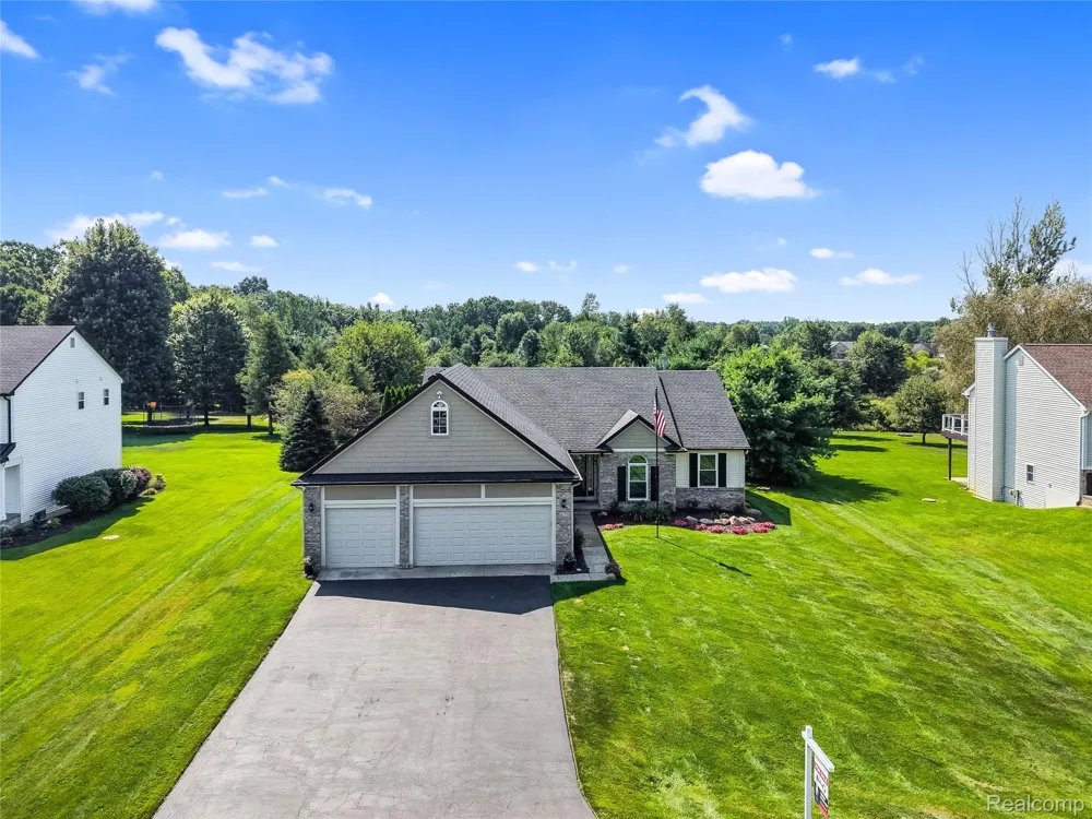 2905 Saddlebrook Court Putnam Township, MI 48169