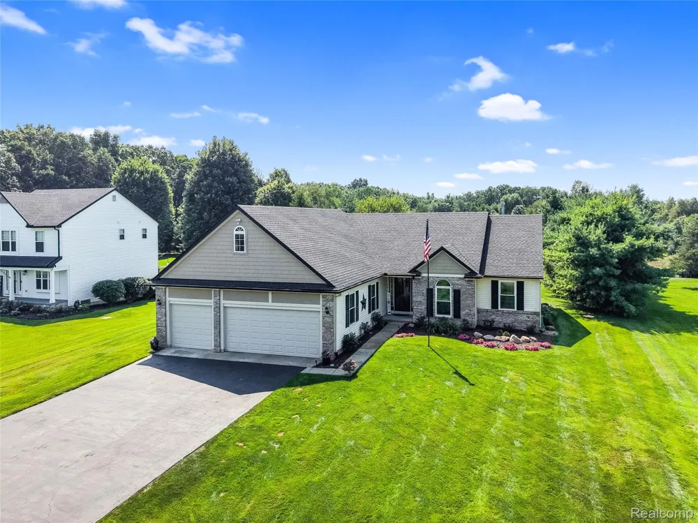 2905 Saddlebrook Court Putnam Township, MI 48169