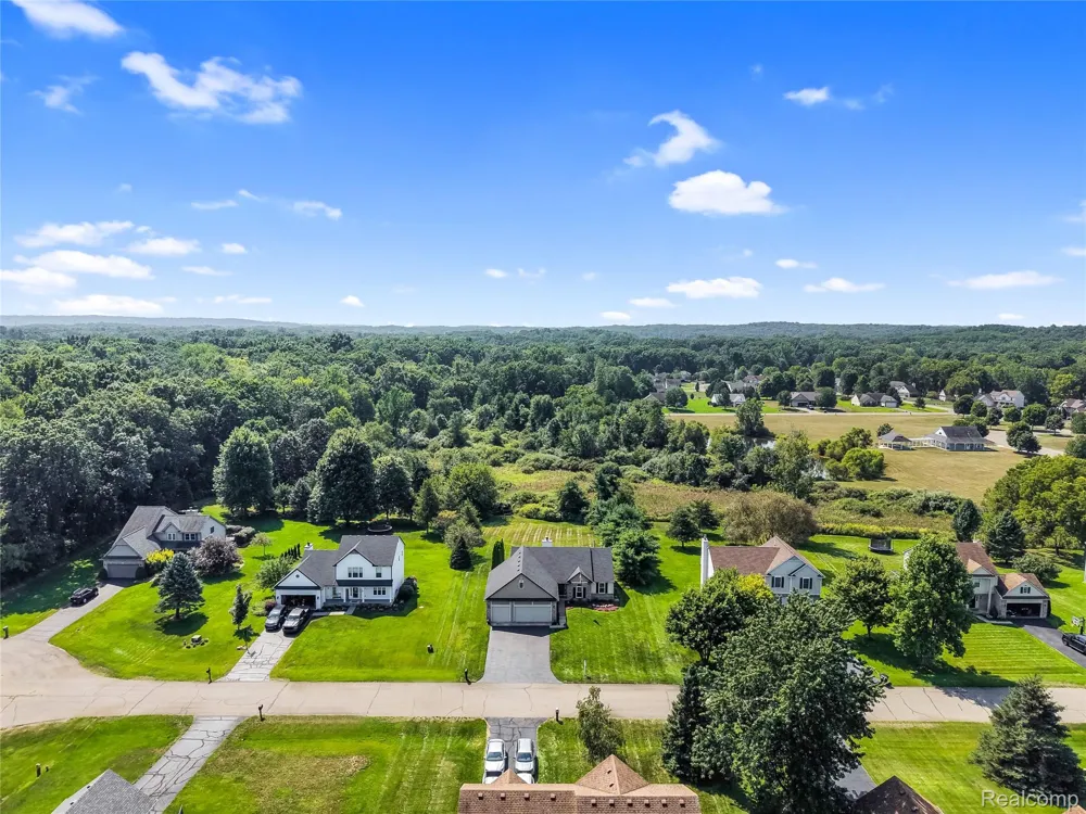 2905 Saddlebrook Court Putnam Township, MI 48169