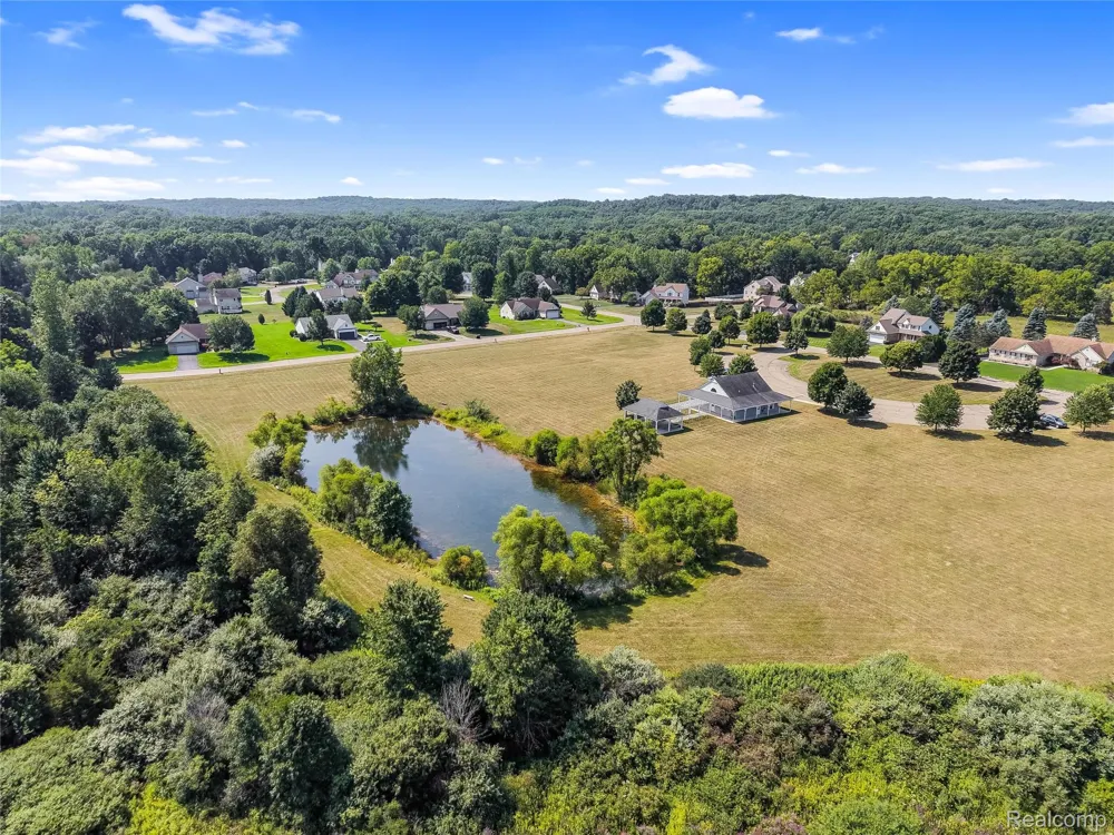 2905 Saddlebrook Court Putnam Township, MI 48169