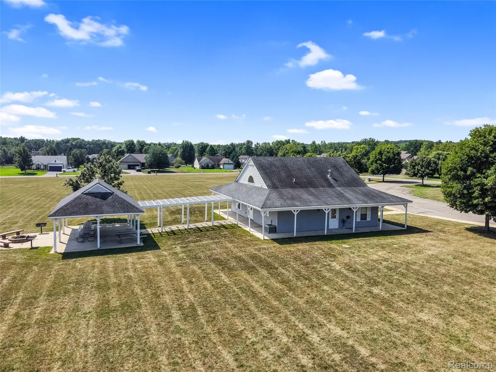 2905 Saddlebrook Court Putnam Township, MI 48169