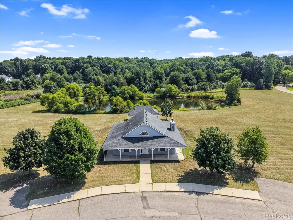 2905 Saddlebrook Court Putnam Township, MI 48169