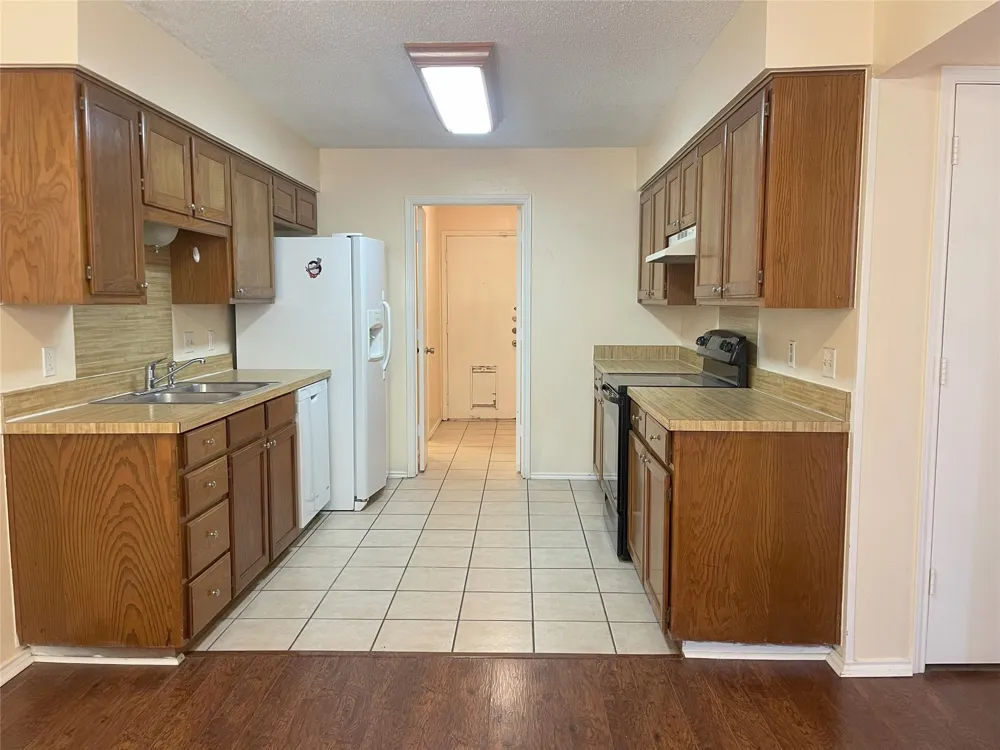 5719 Red Cactus Court Arlington, TX 76017