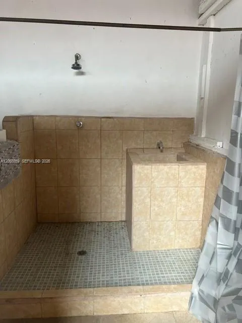 203 NE Calle Estrada 