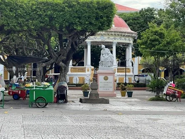203 NE Calle Estrada 