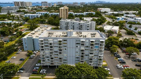 1470 NE 125th Ter #202