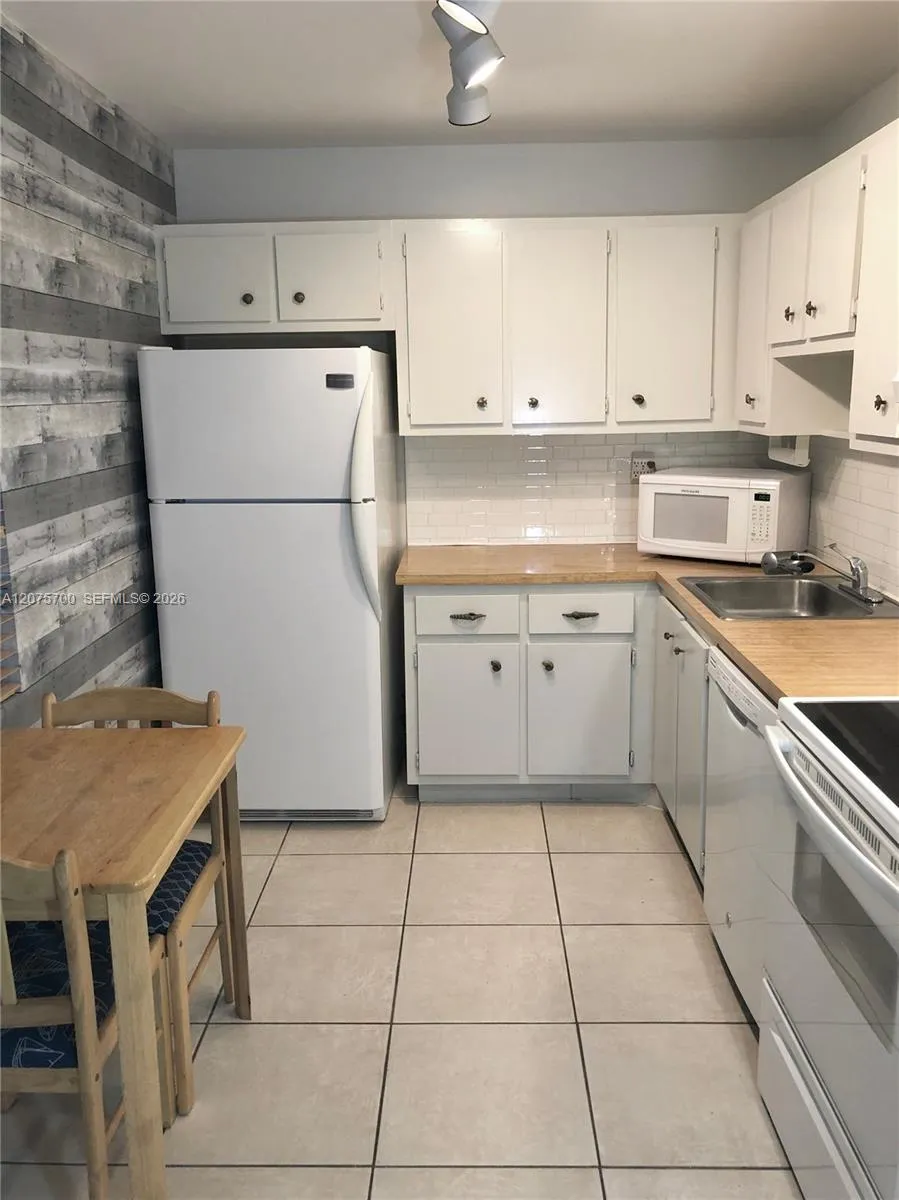 8281 SW 128th St #104 Pinecrest, FL 33156