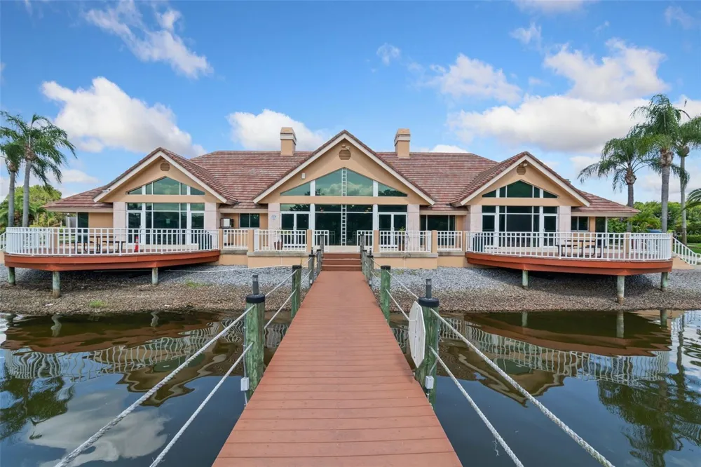 11006 TAHITI ISLE LANE Tampa, FL 33647