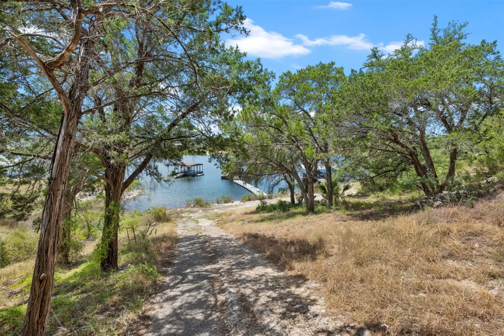 19725 Lakehurst Loop Spicewood, TX 78669