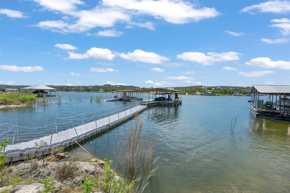 19725 Lakehurst Loop Spicewood, TX 78669
