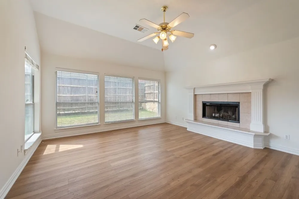 721 Herman Drive Hurst, TX 76054
