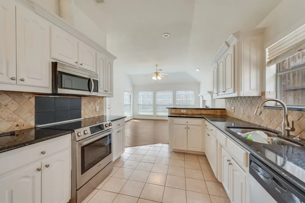 721 Herman Drive Hurst, TX 76054