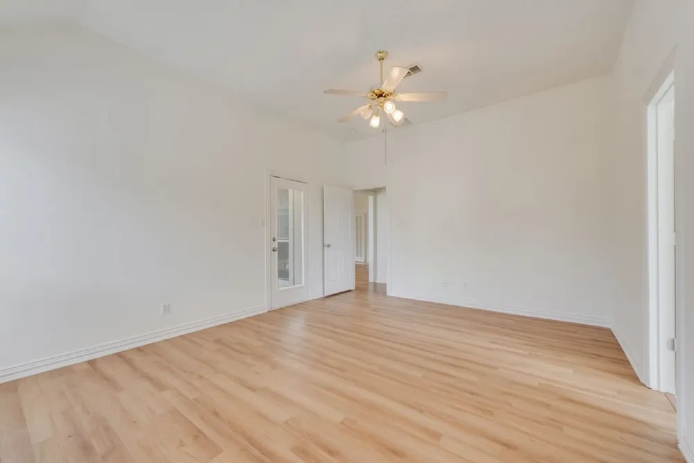 721 Herman Drive Hurst, TX 76054