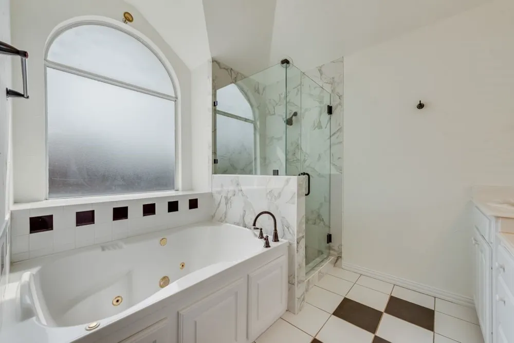 721 Herman Drive Hurst, TX 76054