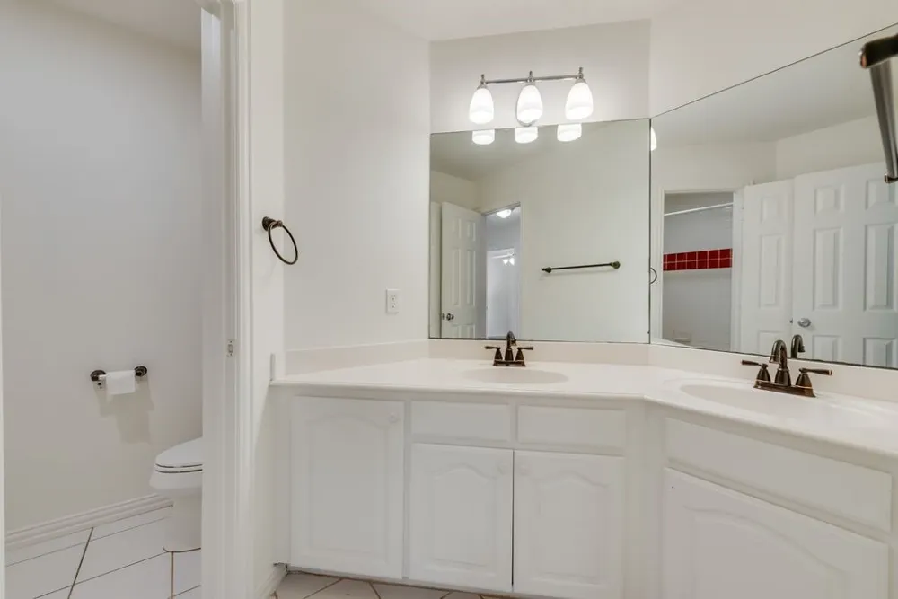 721 Herman Drive Hurst, TX 76054