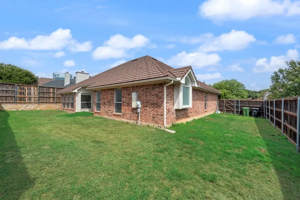 721 Herman Drive Hurst, TX 76054