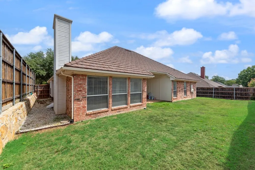 721 Herman Drive Hurst, TX 76054