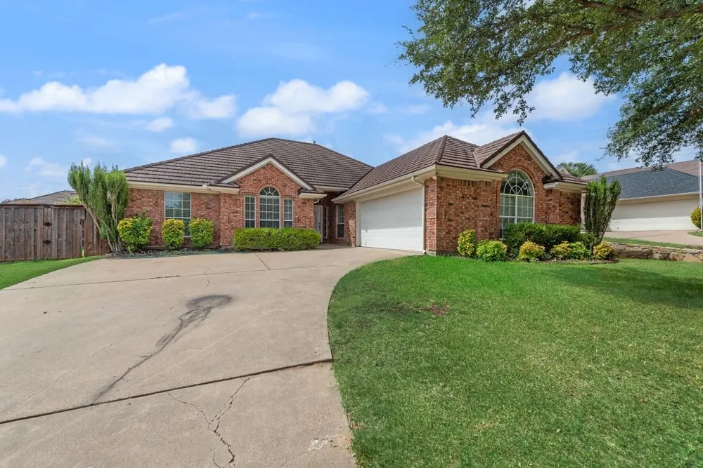 721 Herman Drive Hurst, TX 76054