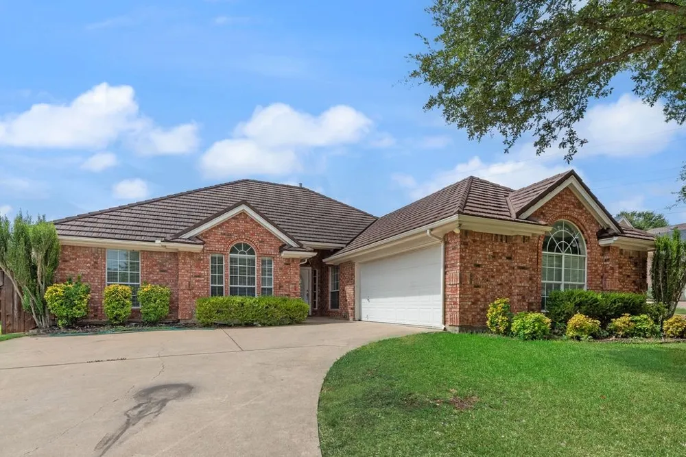 721 Herman Drive Hurst, TX 76054