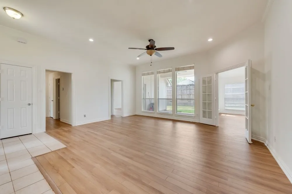 721 Herman Drive Hurst, TX 76054