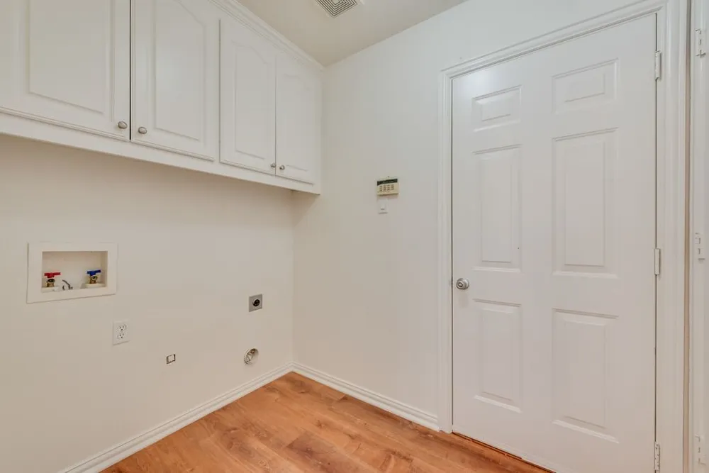 721 Herman Drive Hurst, TX 76054