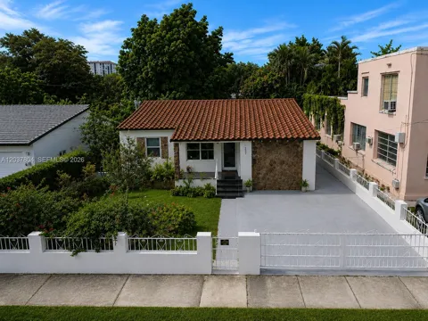 4240 SW 14th St
