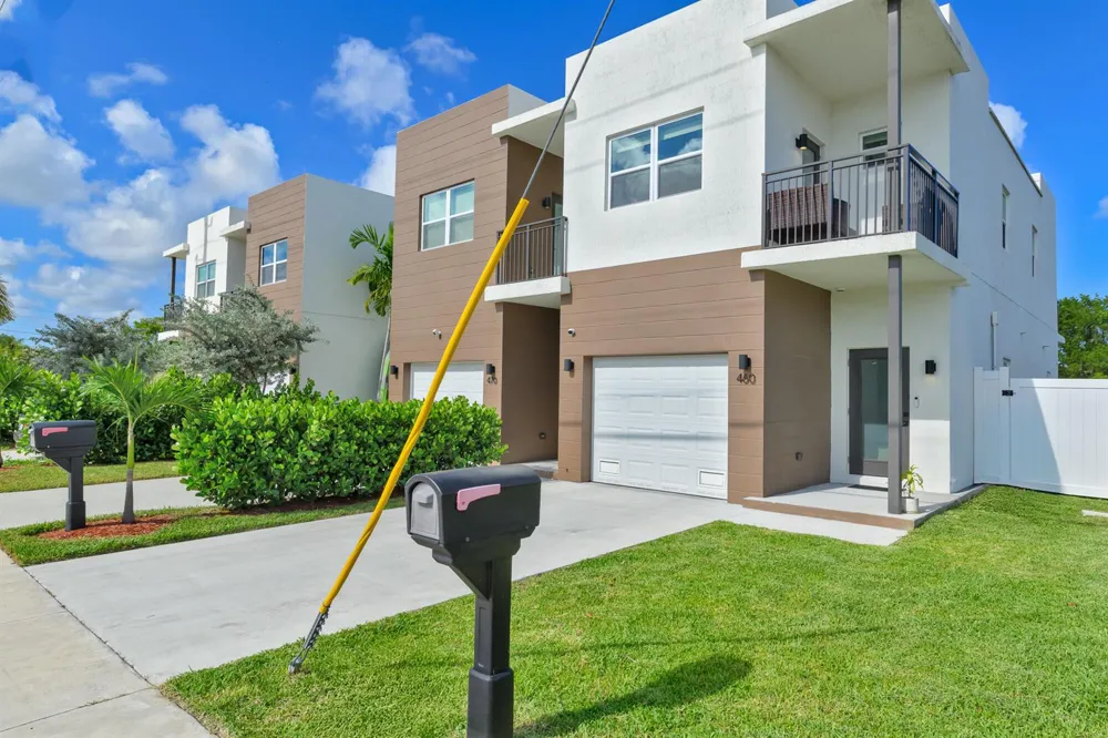 460 NW 27th Avenue Pompano Beach, FL 33069