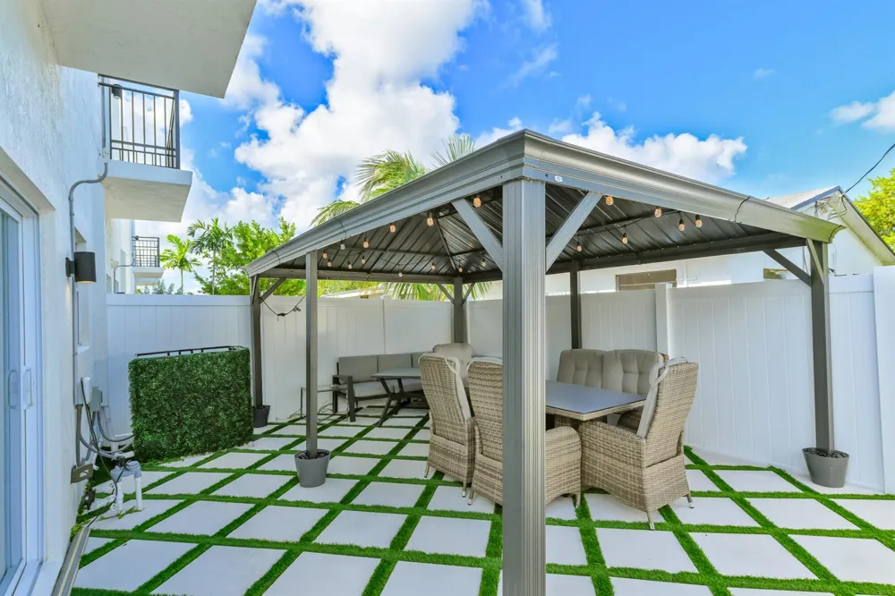 460 NW 27th Avenue Pompano Beach, FL 33069