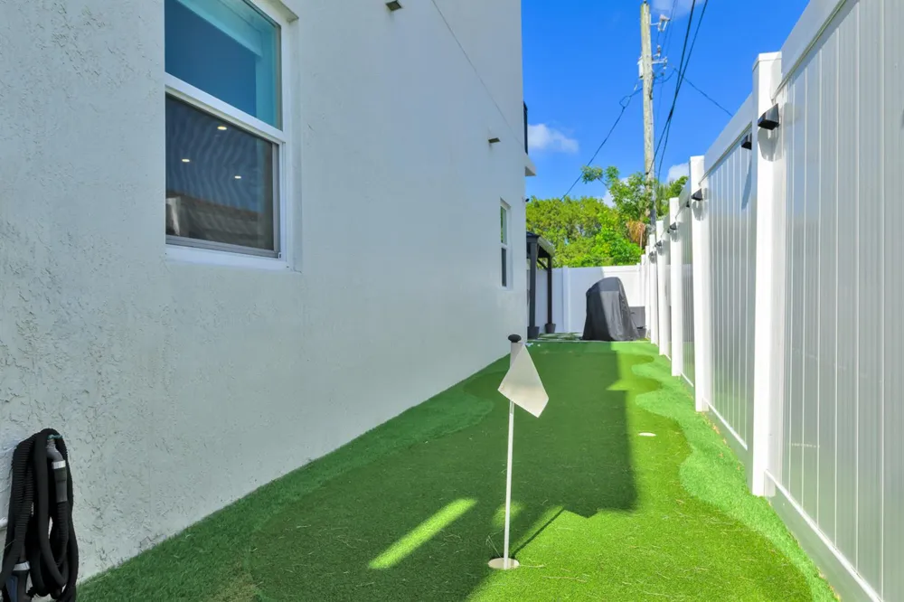 460 NW 27th Avenue Pompano Beach, FL 33069